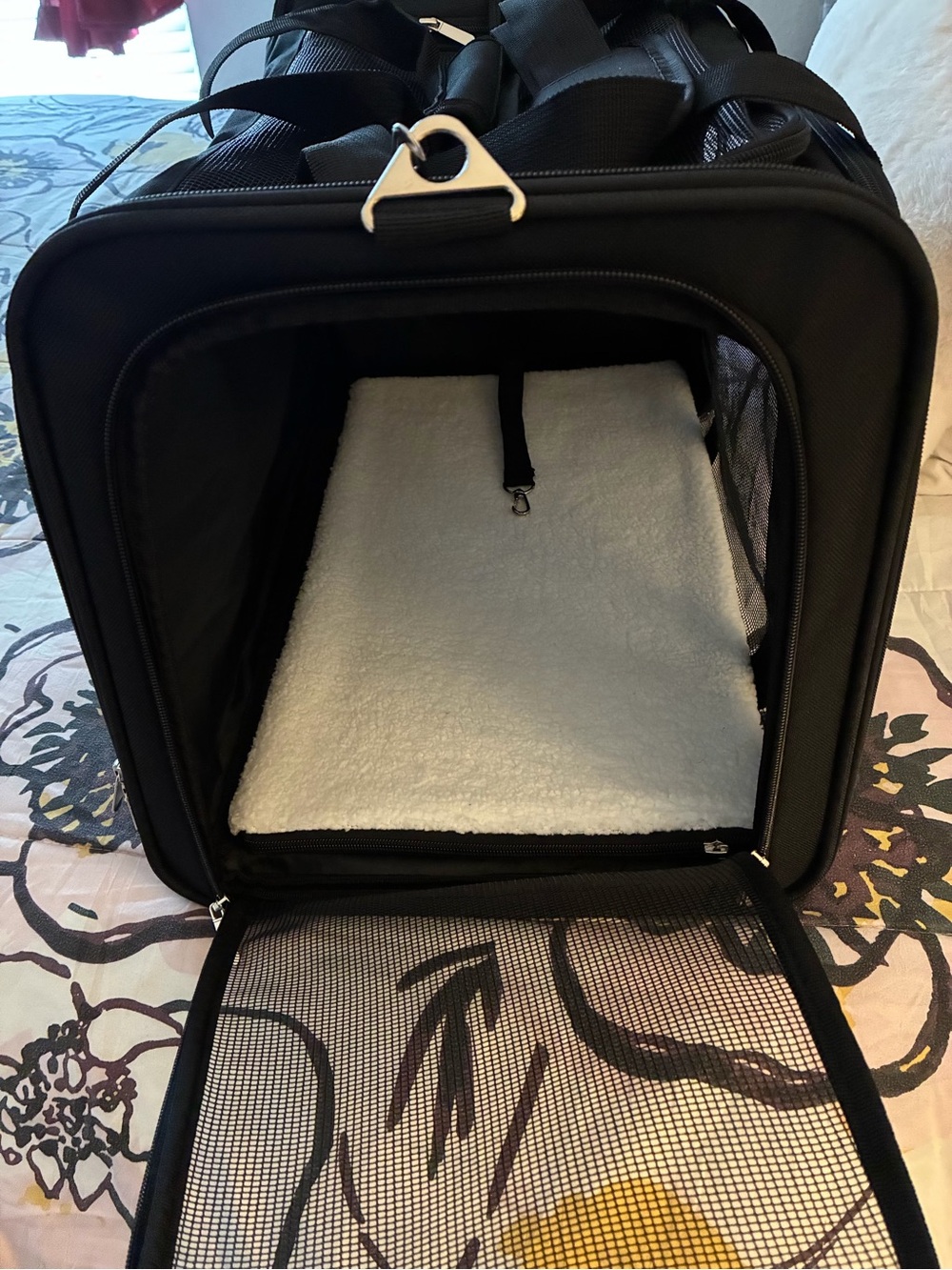 Airline Black Large “22 lb.Pet” Carrier with White Sherpa Cushion - Sherpa Brand